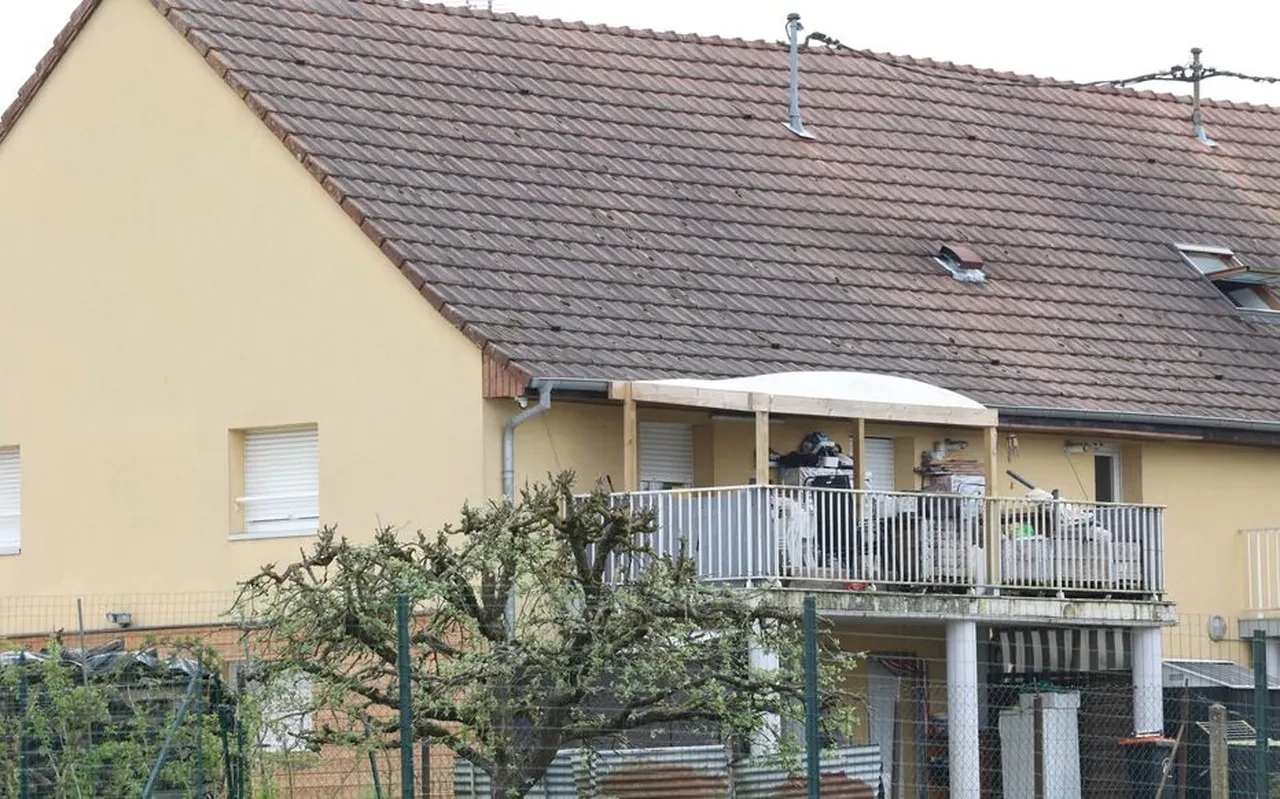 Minibüste aylarca tutulan 9 yaşındaki çocuk komşular sayesinde kurtuldu