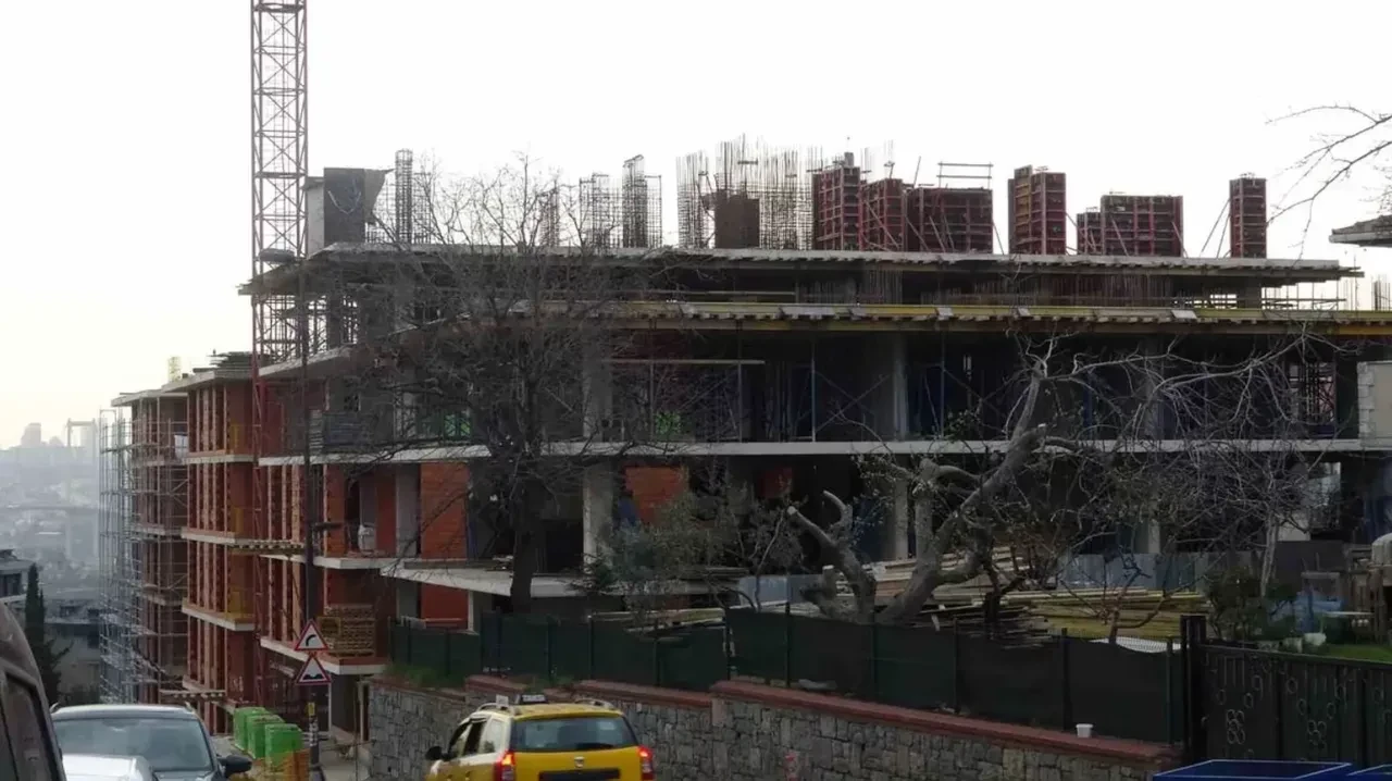 Üsküdar’da 'İnşaat' krizi derinleşiyor: "Onlar evinde oturuyor, biz sürgündeyiz"