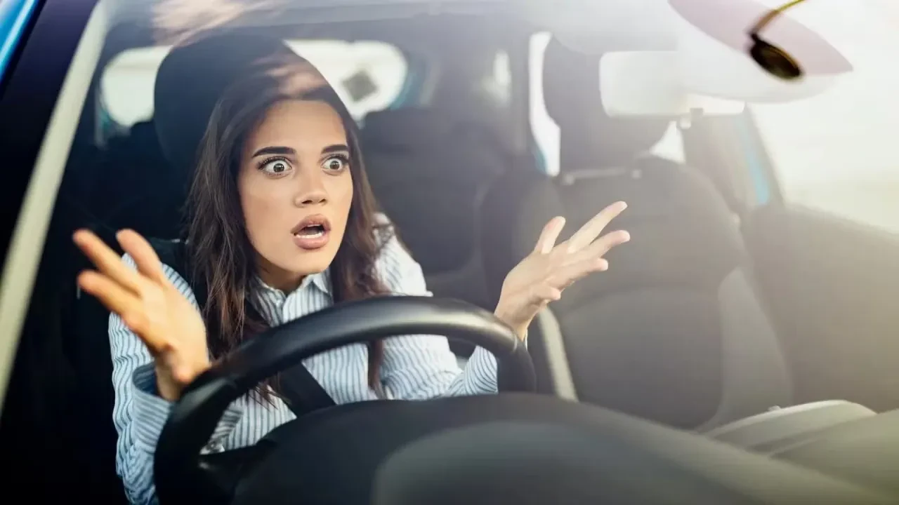 Usta şoför olduğunuzu zannediyorsanız bir daha düşünün! Kötü sürücüleri ele veren işaretler: İlk maddeyi çoğu kişi yapıyor
