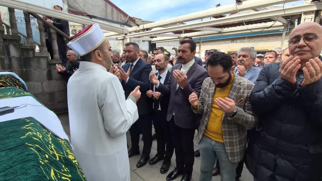 AK Parti ve Sol Parti için acı gün! Mustafa Dinç son yolculuğuna uğurlandı
