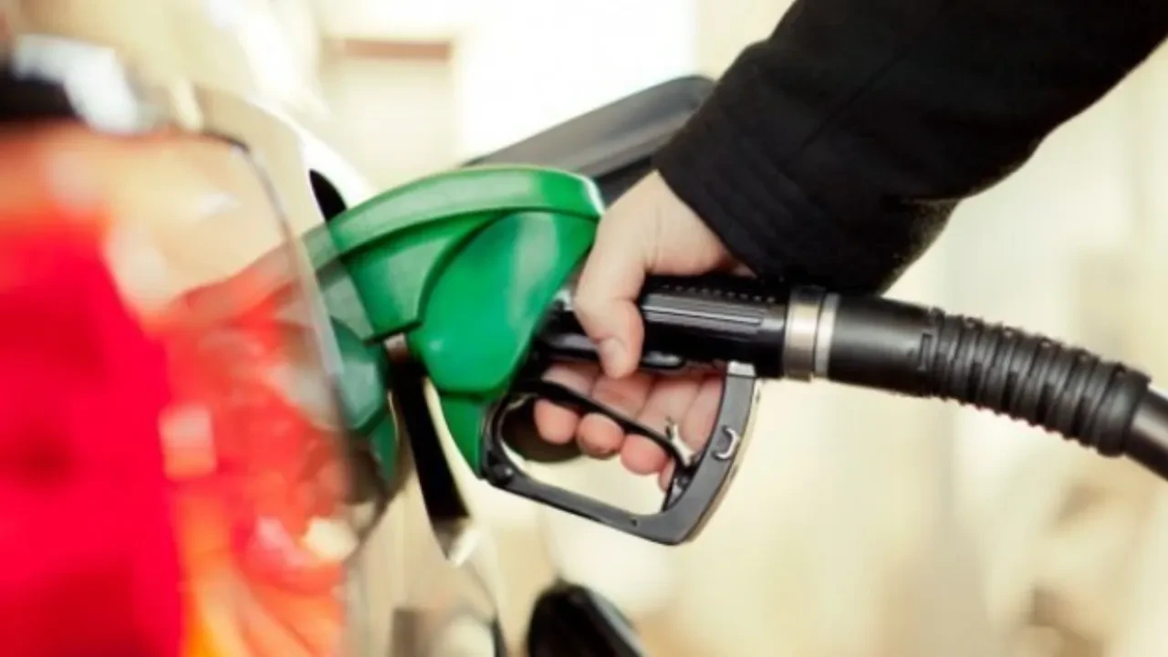 Akaryakıta salı indirimi! Bu gece yarısından itibaren geçerli olacak