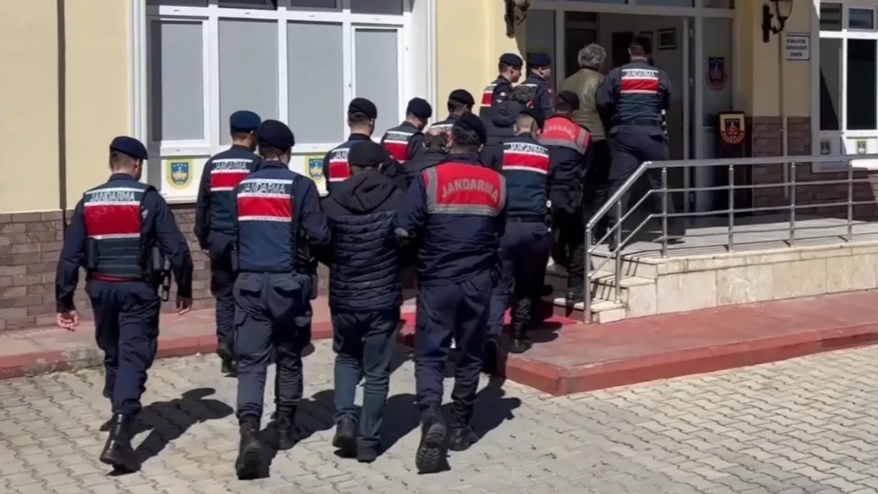 Antalya'da narkotik operasyonu: 1'i doktor 6 şüpheli gözaltında