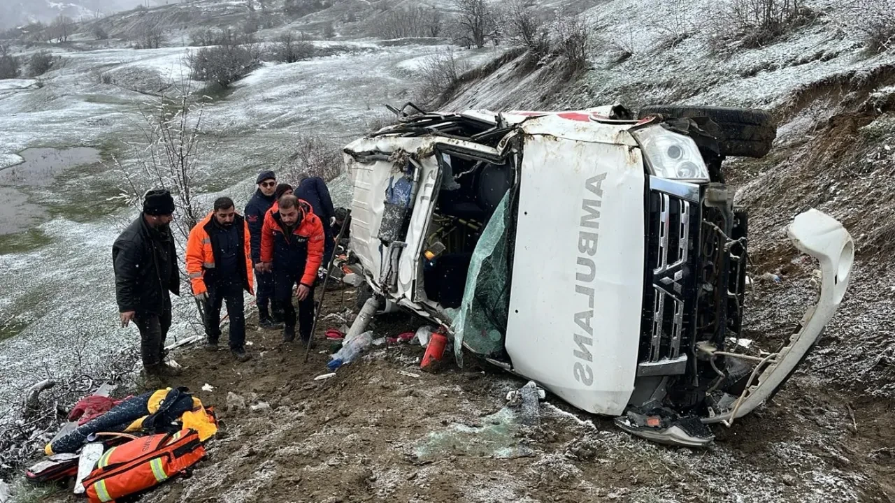 Artvin'de ambulans kazası! Ölü ve yaralılar var