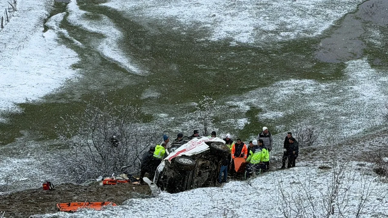 Artvin'de ambulans kazası! Ölü ve yaralılar var