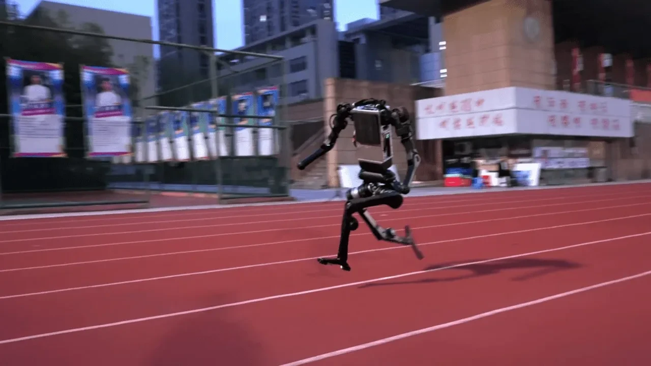 Çinli insansı robot, hızıyla Usain Bolt'un dünya rekoruna yaklaştı