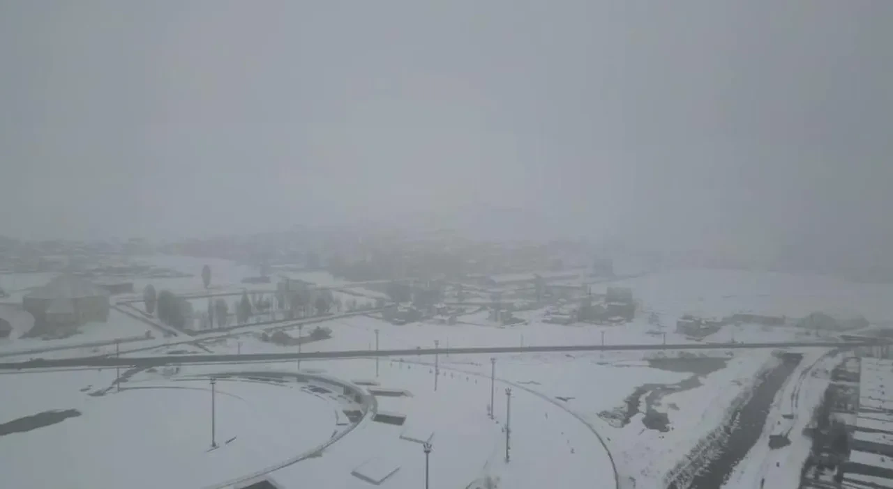 Doğuda kar ve tipi hayatı felç etti! Uçaklar pisti pas geçti, yerleşim yerlerinin yolları kapandı