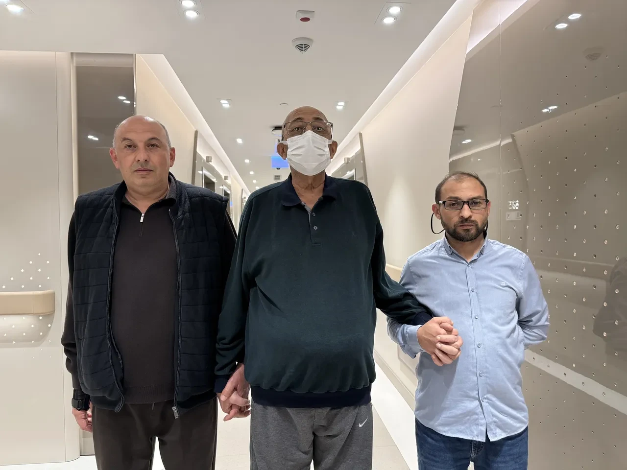 Dünyada nadir yapılıyor! Türkiye’de ilk defa ağır hastada gerçekleştirildi: Ailesinden 2 kişi sayesinde yaşama tutundu