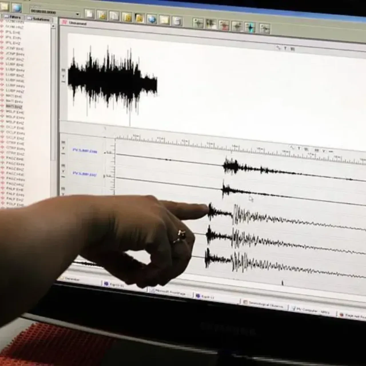 Erzincan'da deprem oldu: AFAD sarsıntı sonrası ilk verileri açıkladı