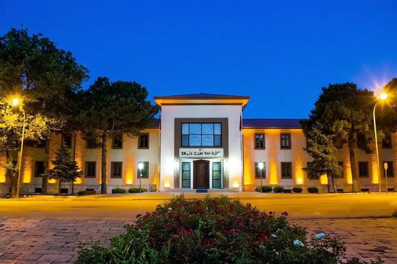 Erzincan'da deprem oldu: AFAD sarsıntı sonrası ilk verileri açıkladı