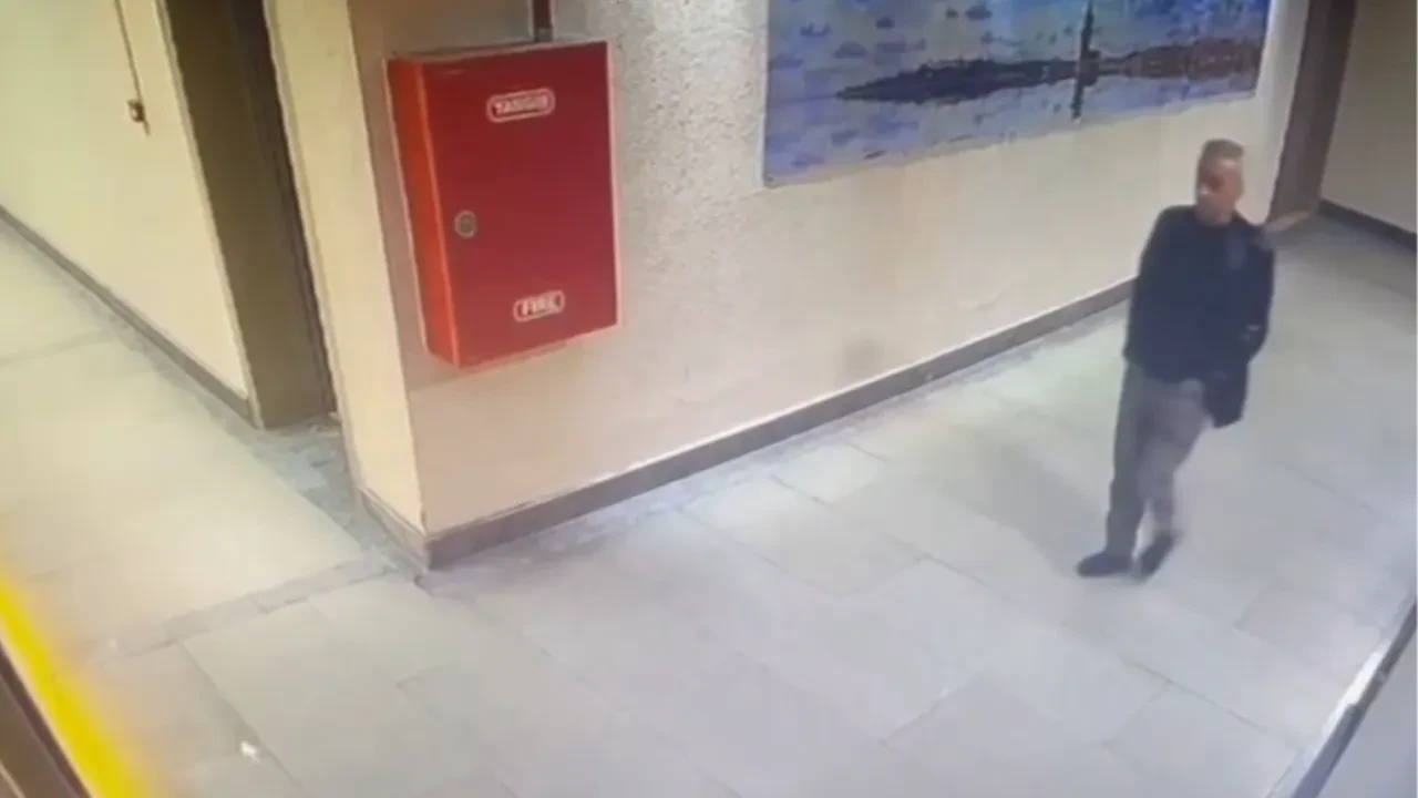 Eski eşini ve kızını öldürdü: Elini kolunu sallayarak uzaklaştı