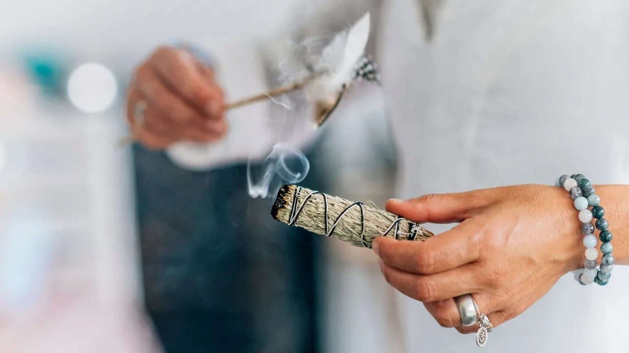 Evde yakılan adaçayı havadaki bakterileri temizler! Bilimsel olarak kanıtlandı