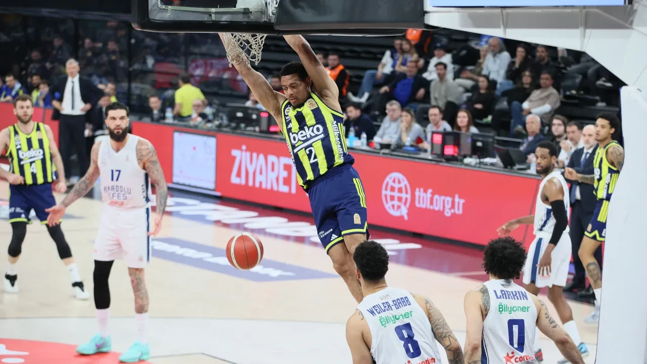 Fenerbahçe Beko Anadolu Efes'e yine geçit vermedi!