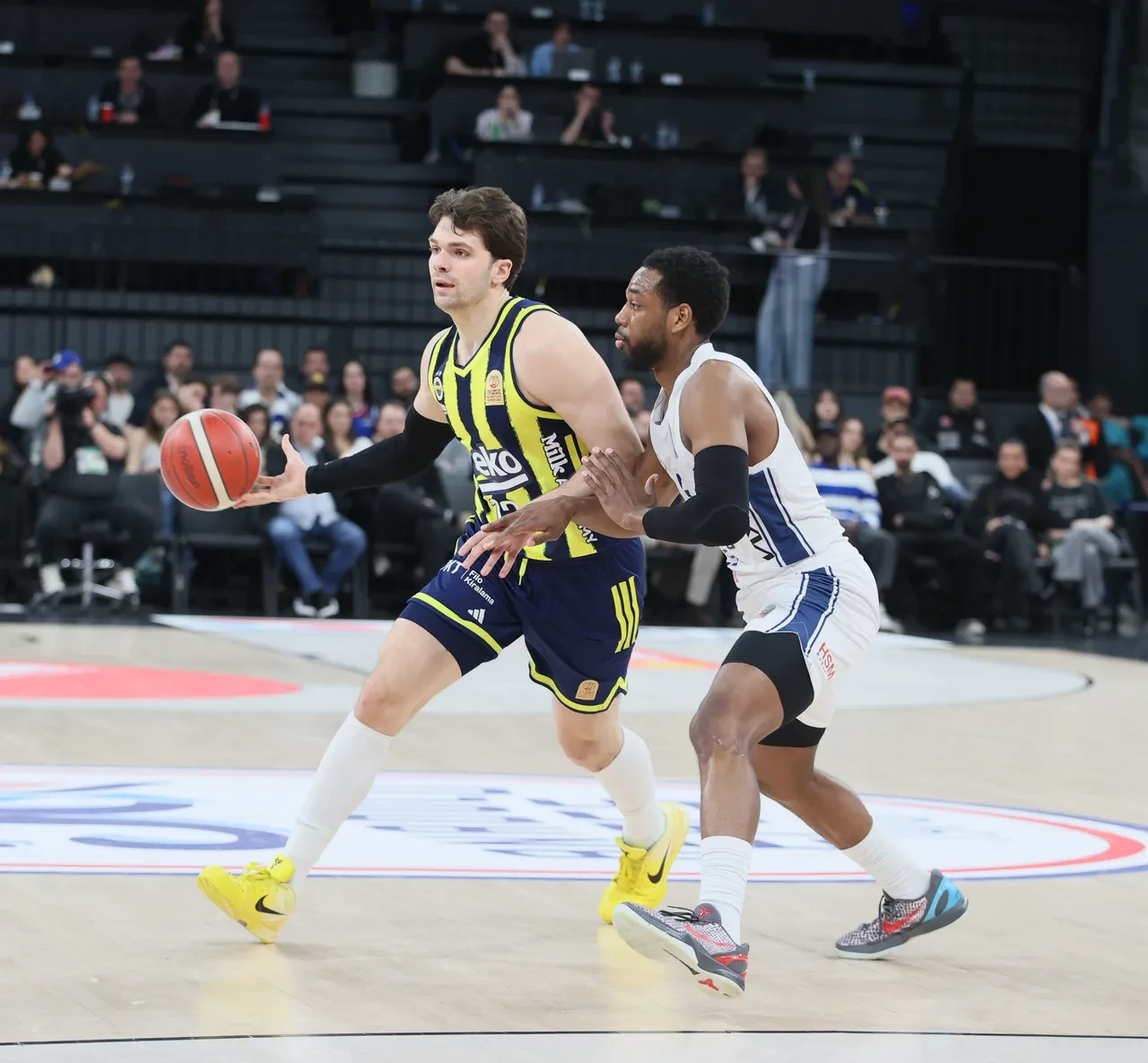 Fenerbahçe Beko Anadolu Efes'e yine geçit vermedi!