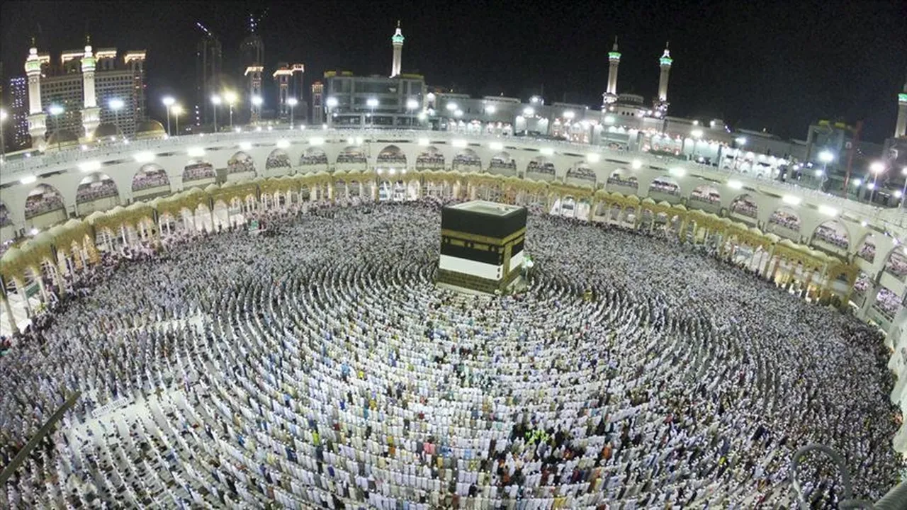 Hac öncesi Suudi Arabistan’dan kritik karar: Mekke’ye girişler izne bağlandı