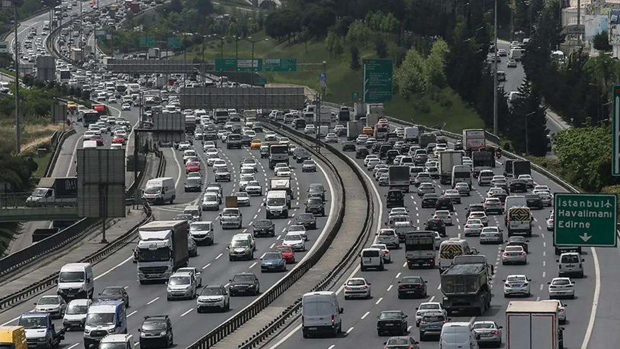 İstanbul'da haftanın ilk iş gününde trafik kilit