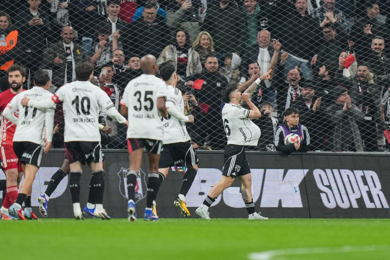 Kartalın kanatları yaralı! Beşiktaş'ta transfer operasyonu: El Bilal Toure, Jota Silva, Rashica için kader maçları