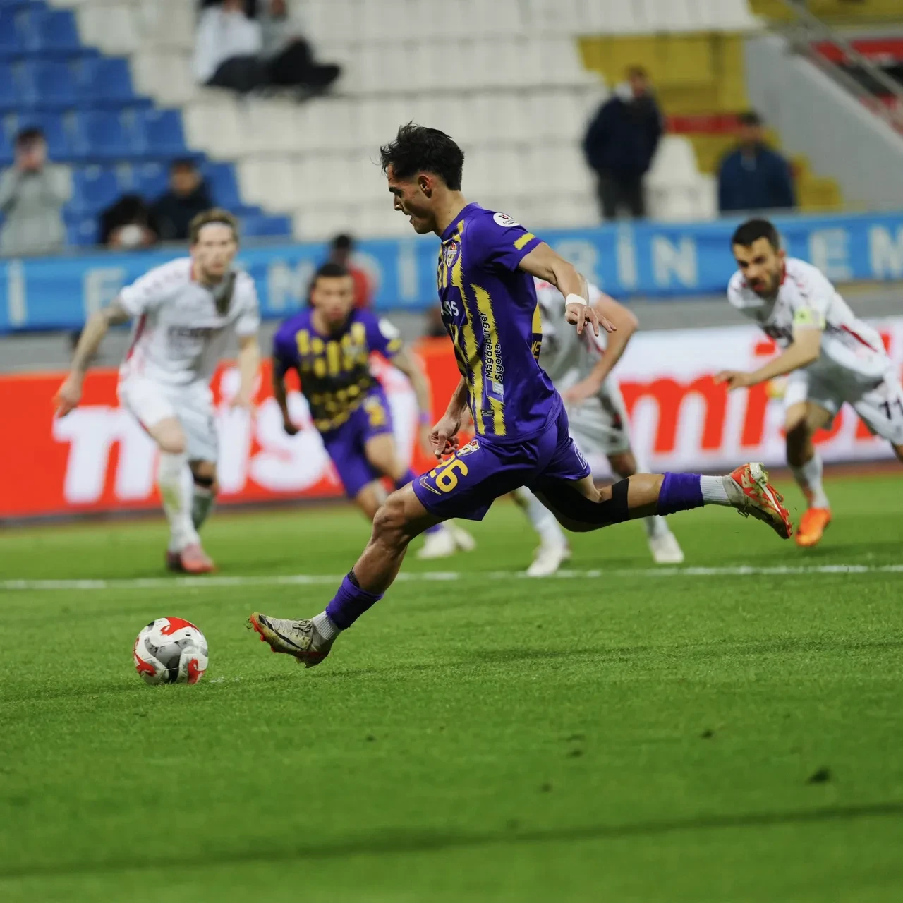 Samsunspor Eyüpspor'u son dakikada yıktı: Kırmızı kart sonrasında art arda goller!