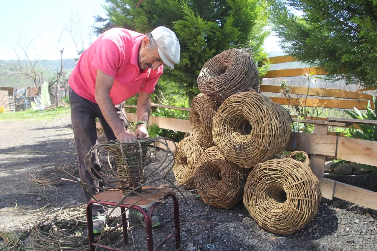 Türkü söyleyerek yapıyor... 2 bin TL'ye gözü kapalı satıyor! Sırrını ondan başka yapan kimse bilmiyor 