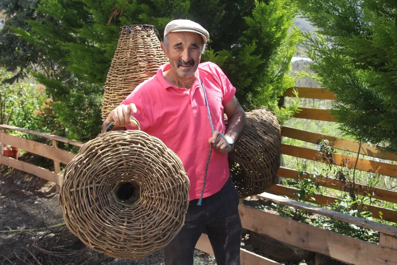 Türkü söyleyerek yapıyor... 2 bin TL'ye gözü kapalı satıyor! Sırrını ondan başka yapan kimse bilmiyor 