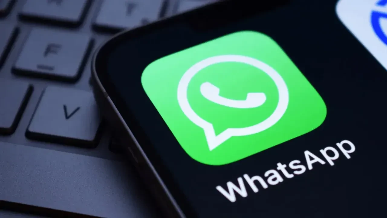 WhatsApp durumlarına yeni düzen: Bilinmeyen numaralar için açıklama geliyor