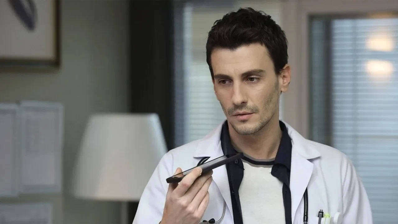 Yasaklı madde soruşturmasında gözaltına alınan İbrahim Çelikkol’un dizisinin fişi çekildi! Doktor Başka Hayatta final kararı 