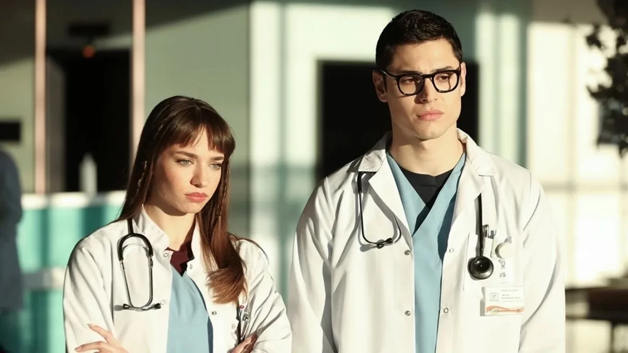 Yasaklı madde soruşturmasında gözaltına alınan İbrahim Çelikkol’un dizisinin fişi çekildi! Doktor Başka Hayatta final kararı 