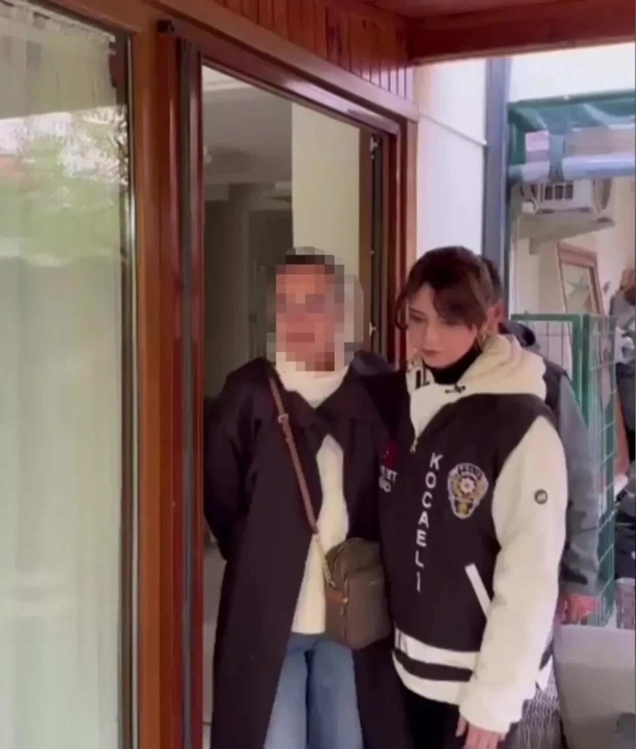 18 yıl sonra yakalandı: Doğurduğu bebeği atan anne hakim karşısında