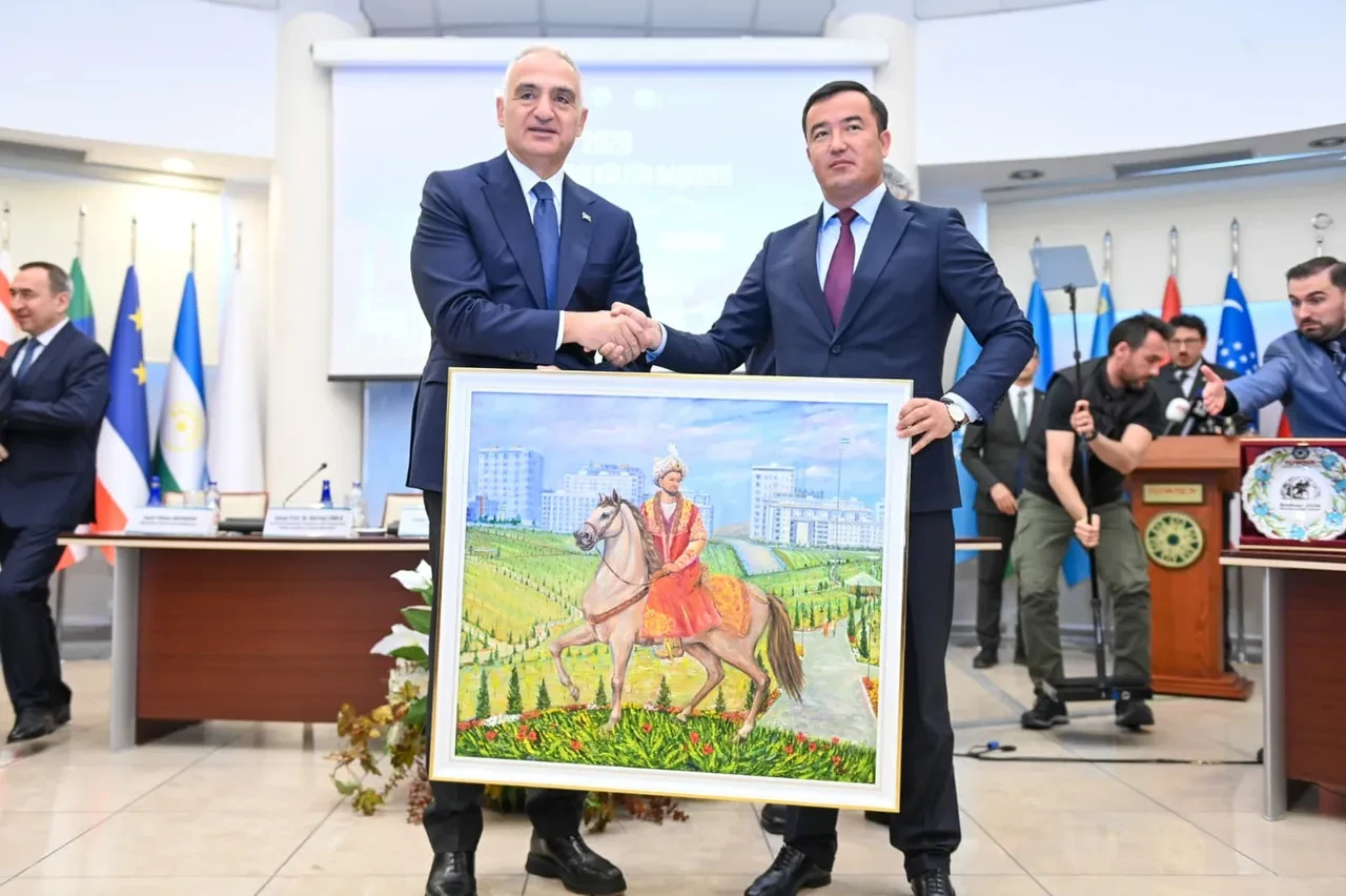 Bakan Ersoy'dan dijital çağ uyarısı! Yozlaşmayı beraberinde getiriyor 