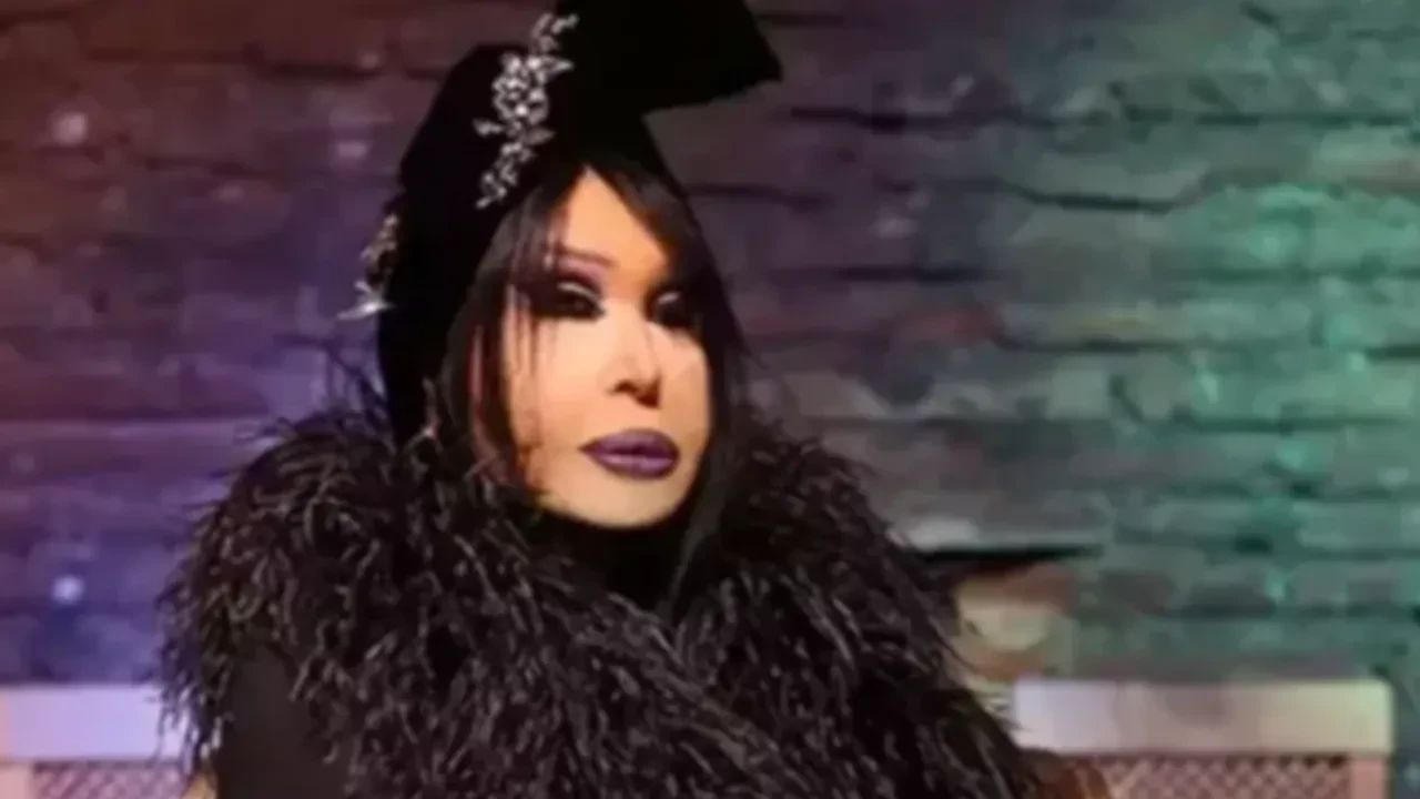 Bülent Ersoy ile trafikte karşılaşan genç, bir anda karşısına çıktığı ünlü şarkıcıyı korkuttu