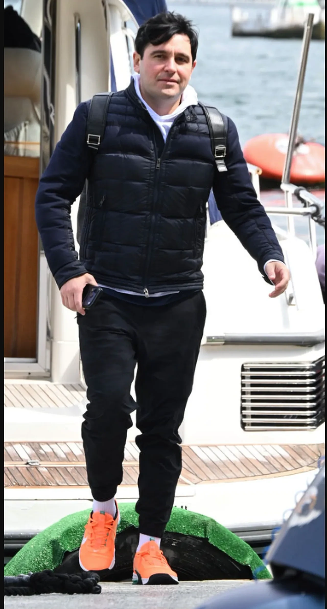 Hacı Sabancı, trafiğe takılmamak için spora teknesiyle gitti