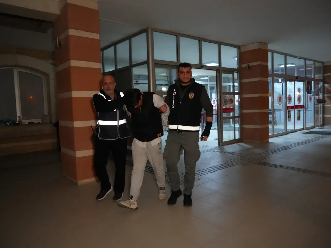 Hamile eşini öldürüp, 10 gün cesediyle yaşadı: Yakalandığında “8 gün uyumuşum” dedi