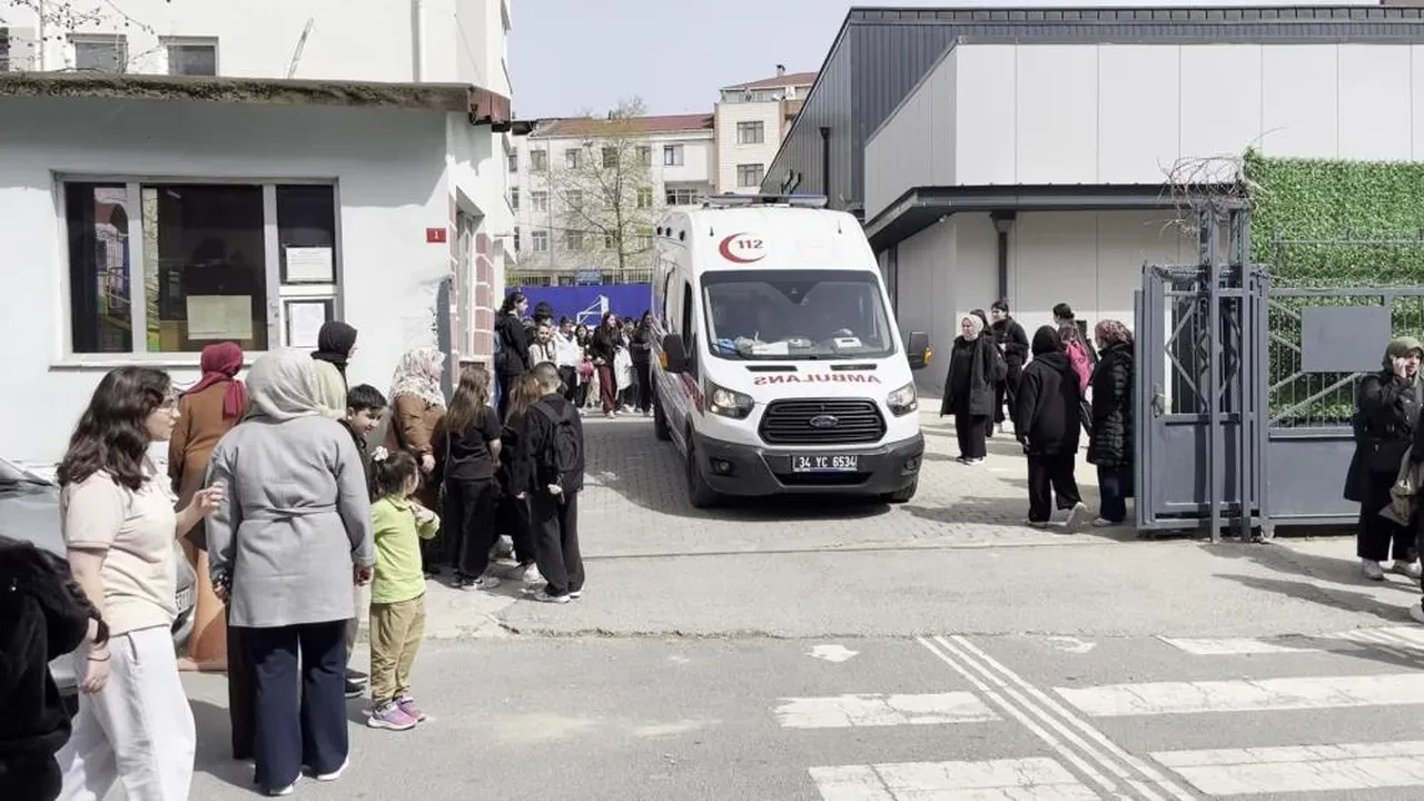 İstanbul'da zehirlenme alarmı! Çok sayıda öğrenci hastaneye kaldırıldı