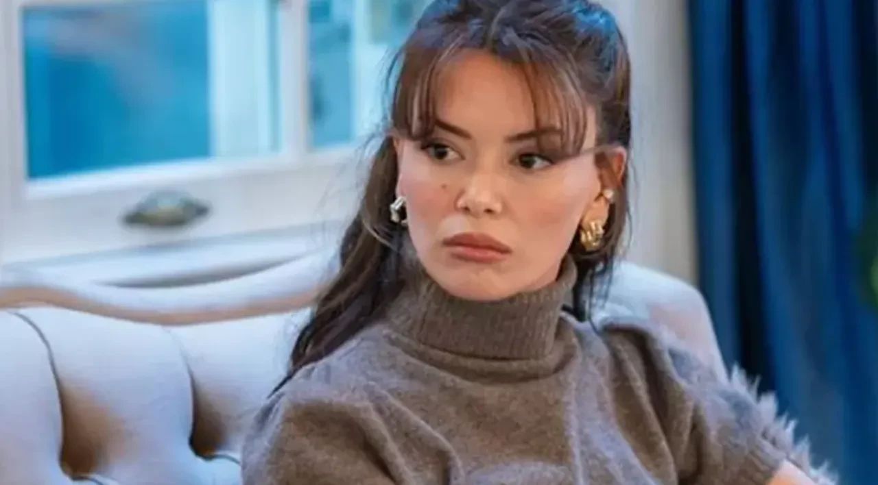 Kızılcık Şerbeti dizisinin Başak'ı Seray Kaya söylediği şarkıyla olay oldu! Kaya, tepki yağınca fena köpürdü