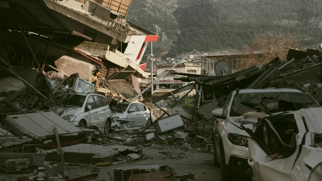 Marmara’da 3.9’luk deprem neden oldu? Prof. Dr. Naci Görür'den çok net uyarı