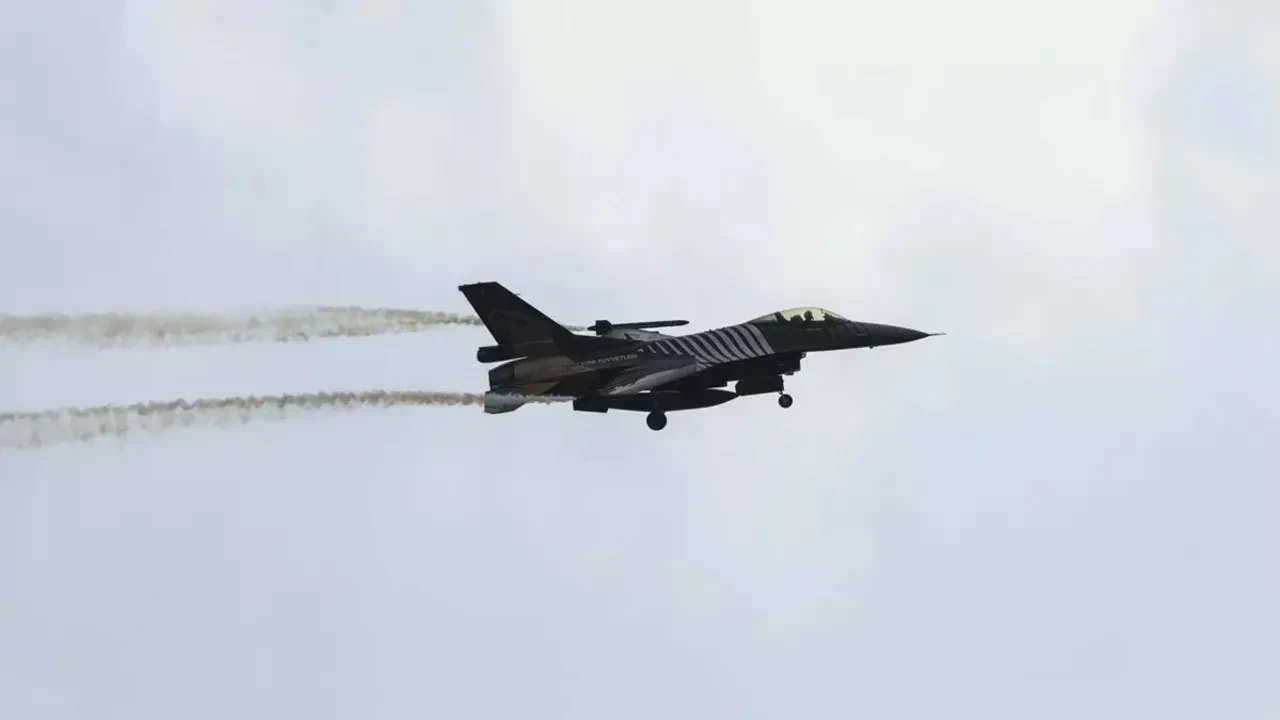 Milli gurur SOLOTÜRK 15. yılını muhteşem bir gösteriyle kutladı