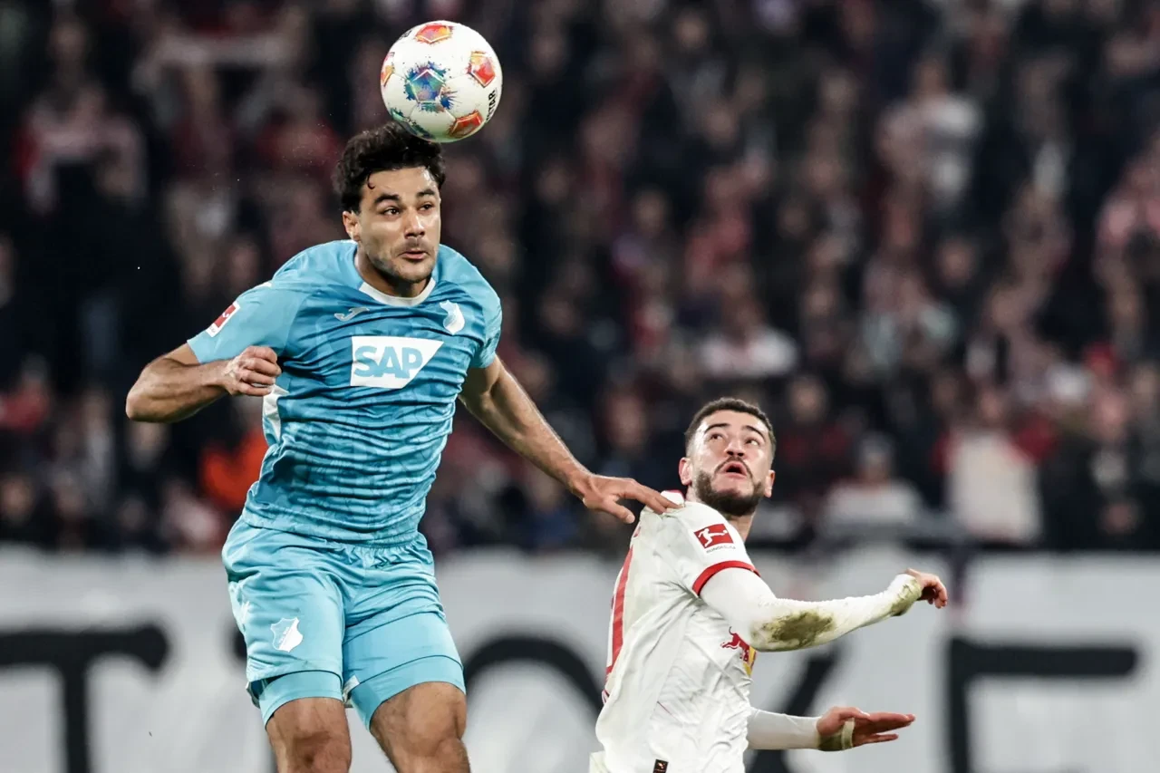 Ozan Kabak, Hoffenheim'da kaldı! Milli futbolcunun sözleşmesi uzatıldı