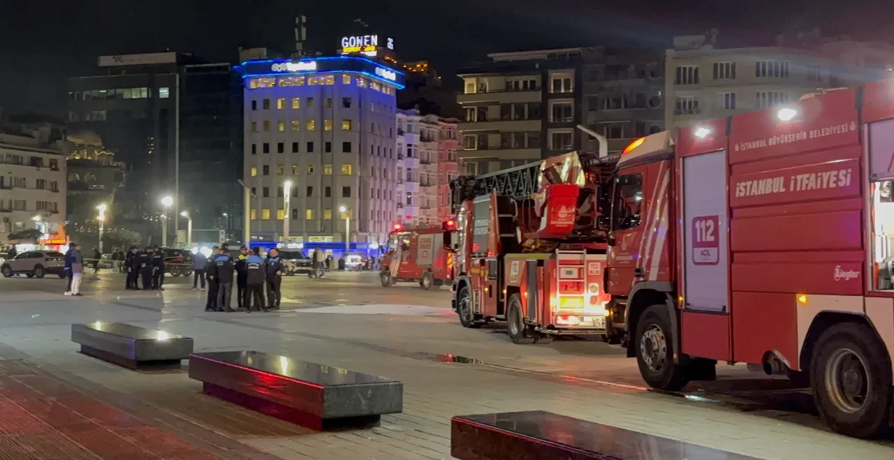 Taksim'de korkutan anlar! Metrodan dumanlar yükseldi. kullanıma kapatıldı