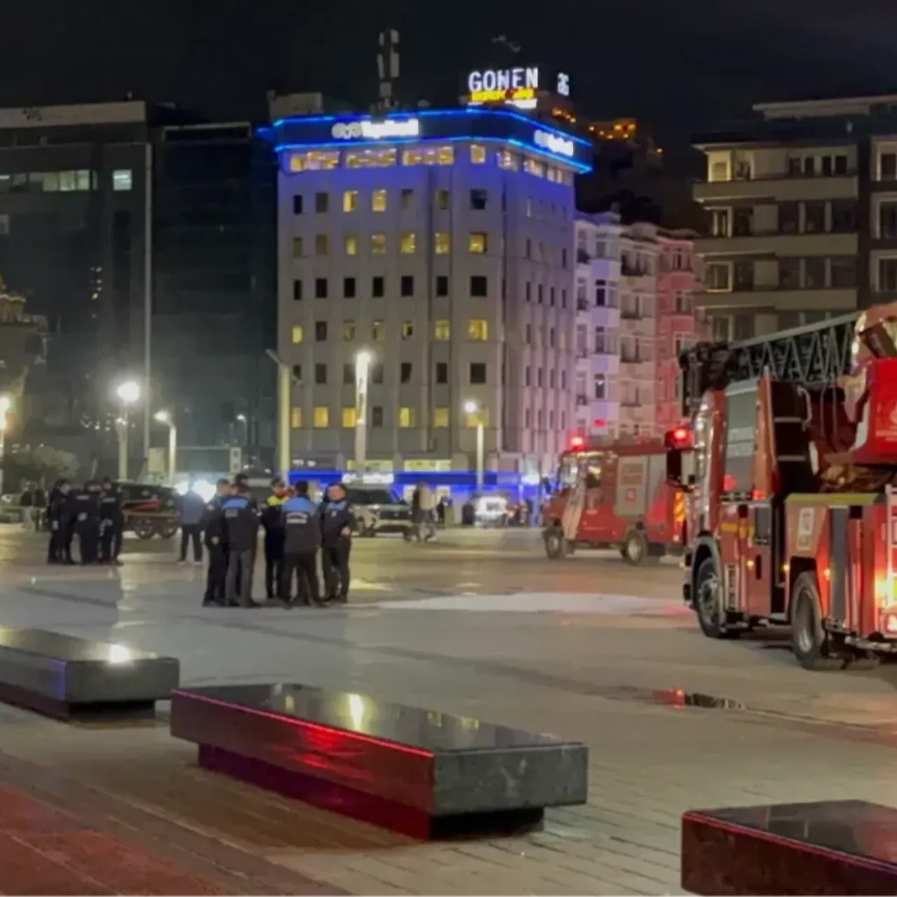Taksim'de korkutan anlar! Metrodan dumanlar yükseldi, kullanıma kapatıldı
