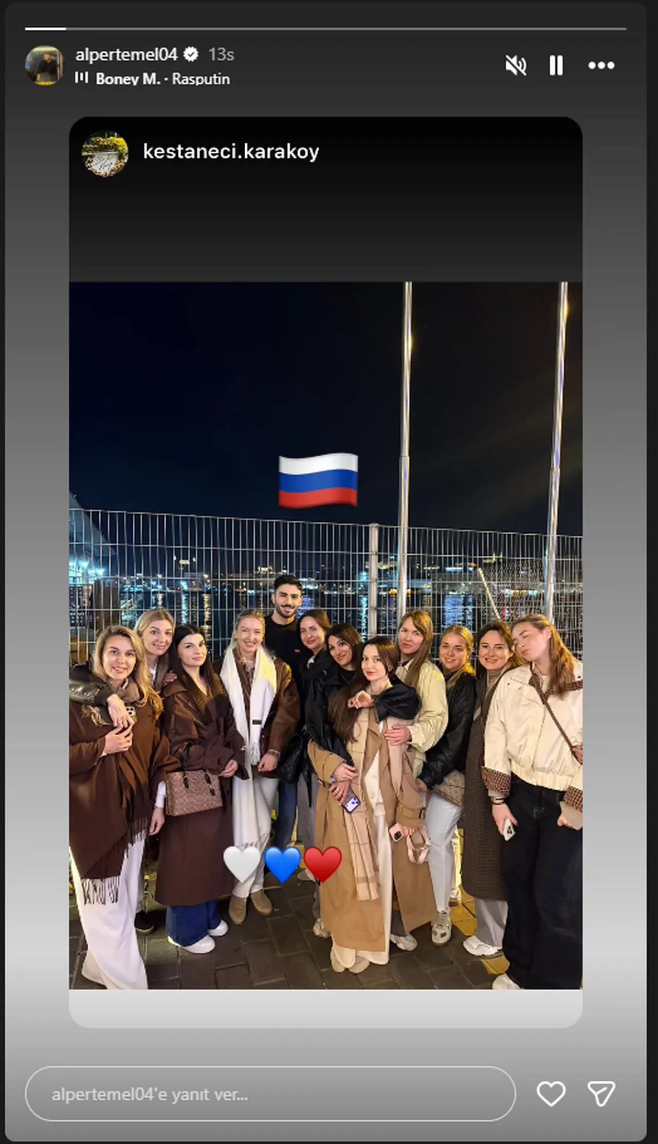 Yakışıklı mısırcı TikTok’ta canlı yayın açmaya başladı! Bir günde milyoner oldu