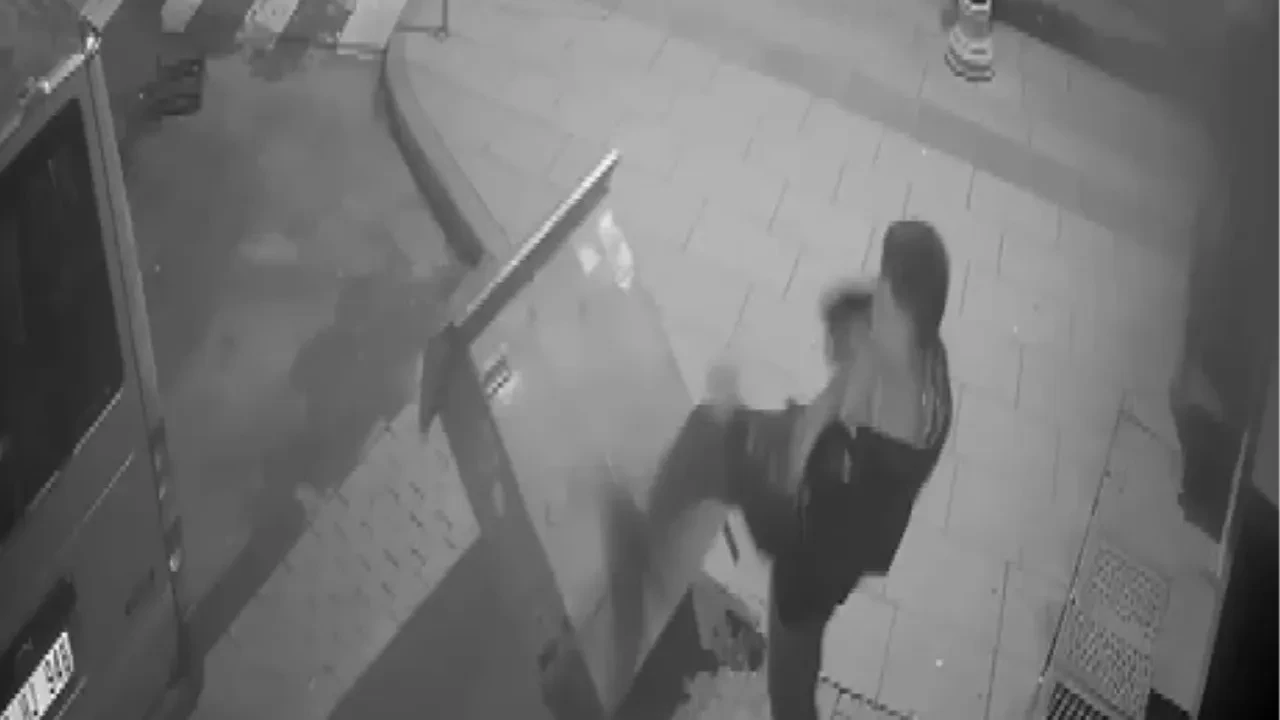 Arkadaşıyla tartıştı, hırsını elektrik panosundan çıkardı