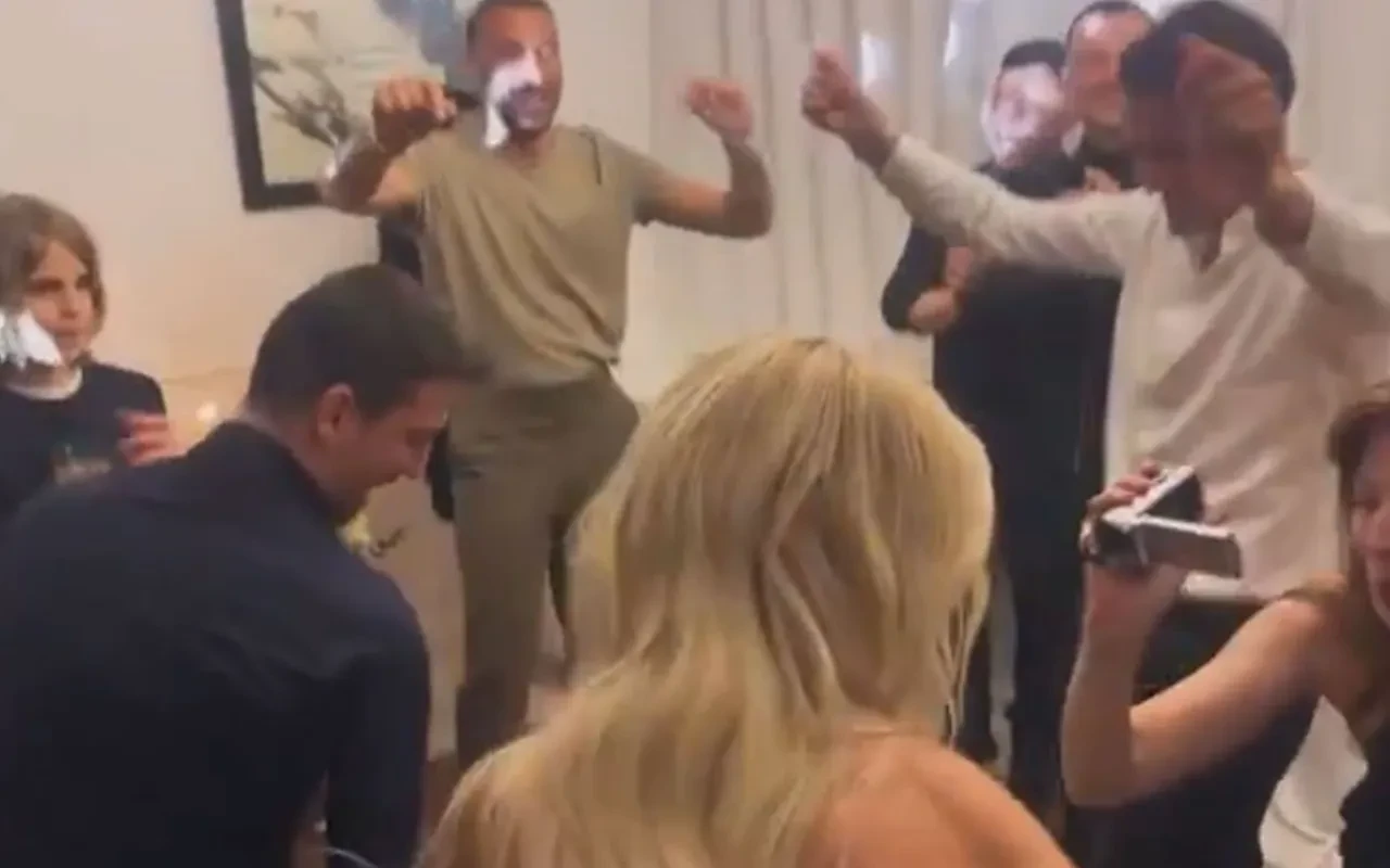 Beşiktaşlı futbolcu Cengiz Ünder ile Bilge Yenigül yüzükleri taktı! Çiftin Topal dansı geceyi yıktı geçti!