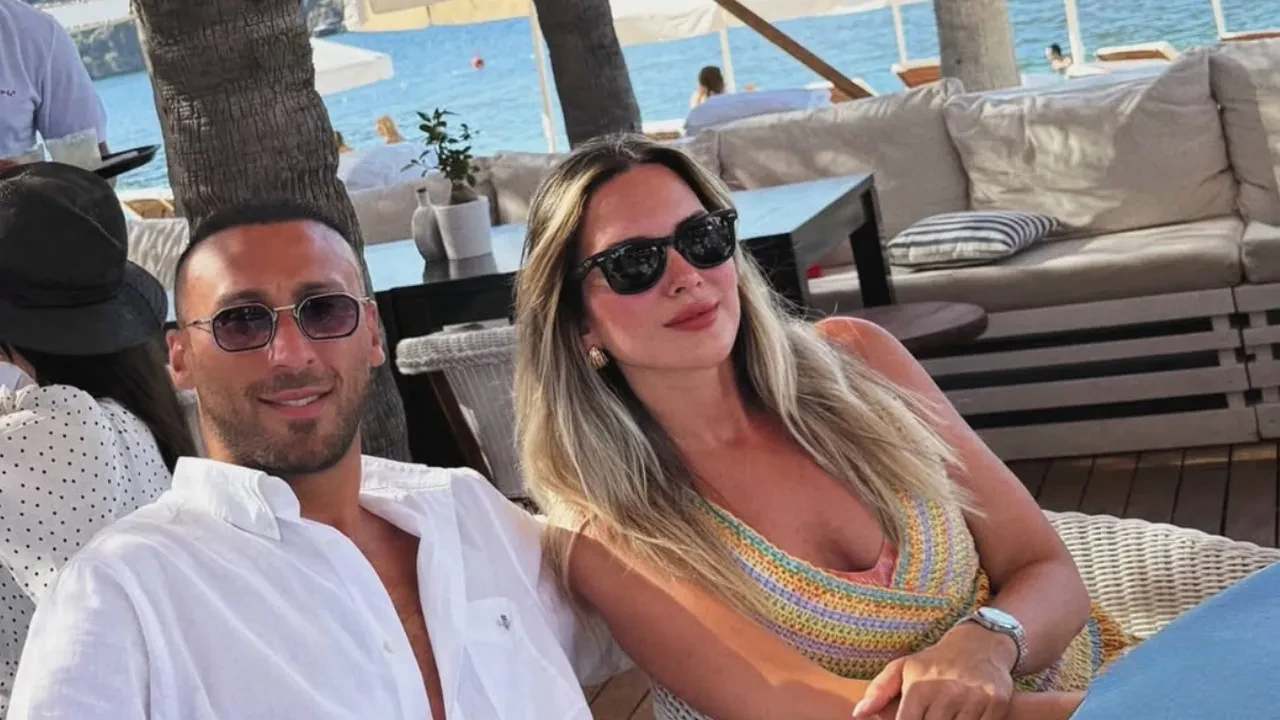 Cenk Tosun’dan eşine romantik jest! Çorabına adını yazdırdı