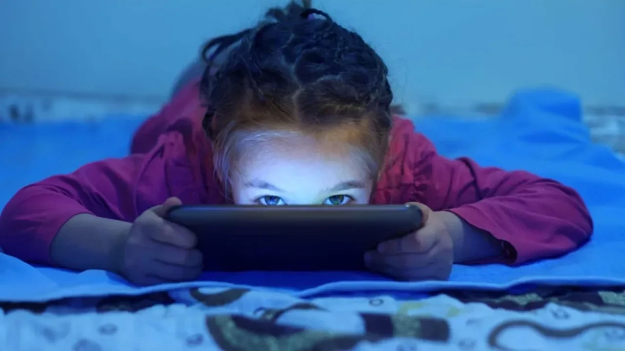 Çocukları korumak için 'yaş doğrulama uygulaması' geliyor! AB harekete geçti