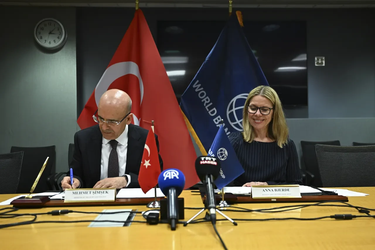 Dünya Bankası tarihinin üçüncü büyük projesi! Mehmet Şimşek imzayı attı 