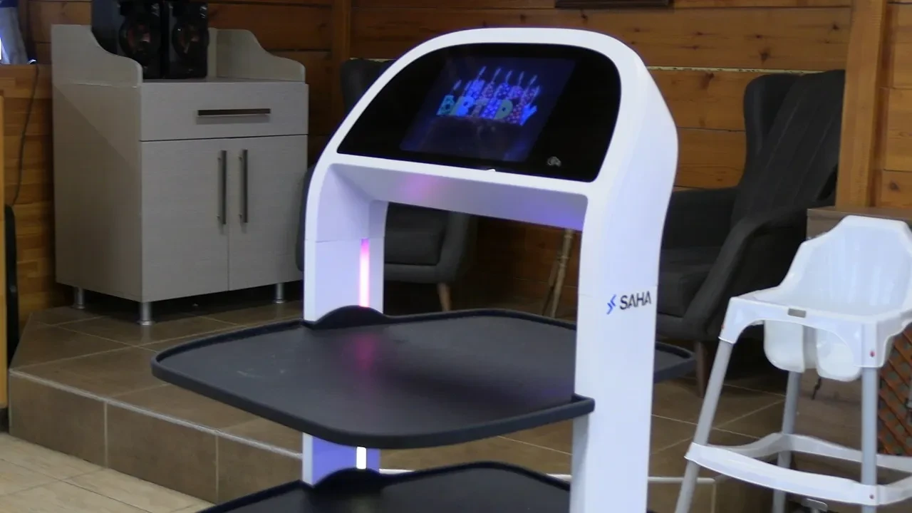 Edirne robot garson ile tanıştı! Çaylar artık ondan soruluyor