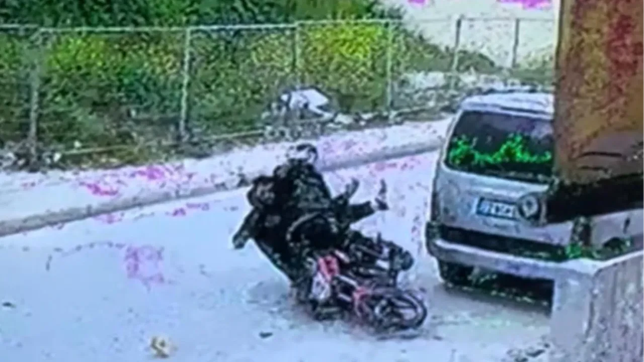 Edirne'de ilginç kaza! İki motosiklet kafa kafaya çarpıştı