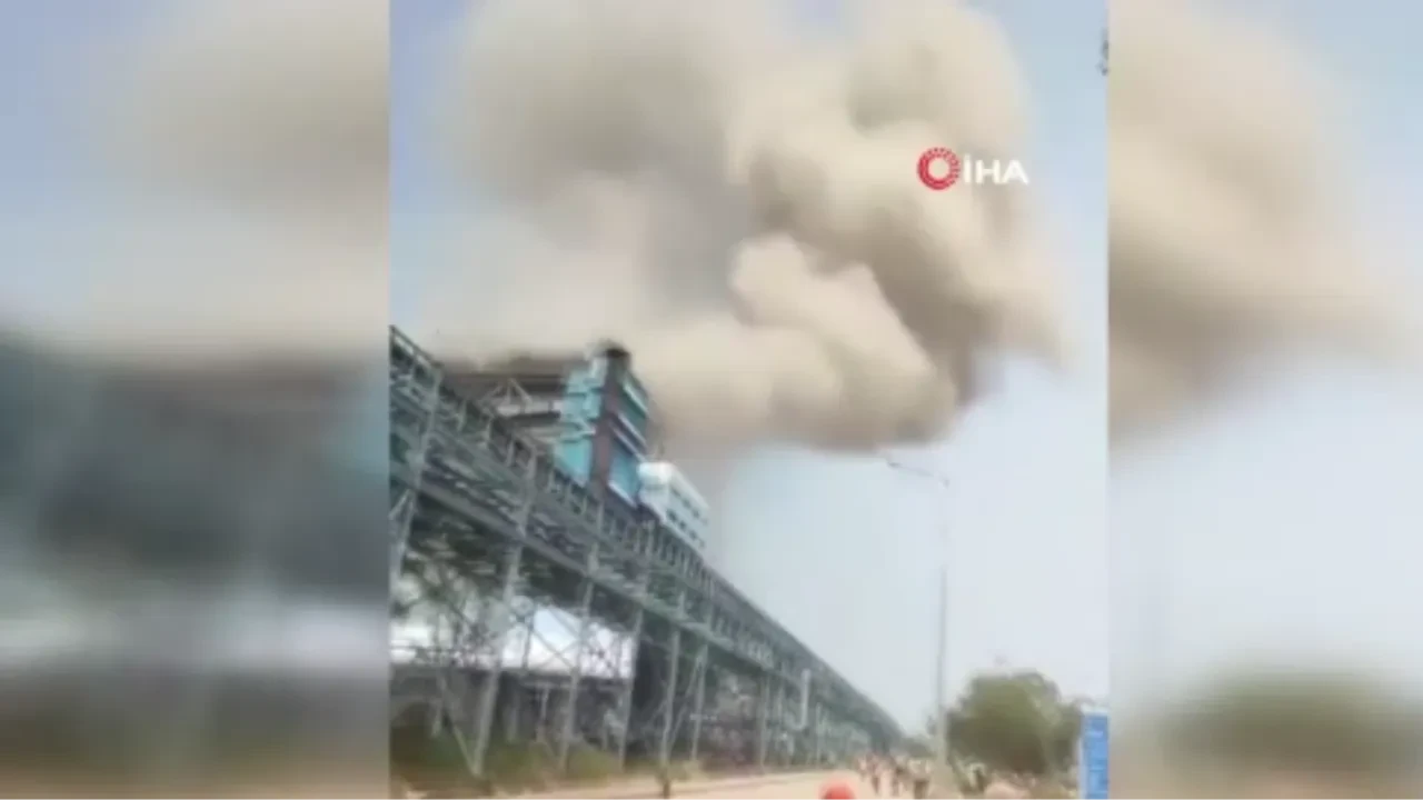 Elektrik santralinde büyük patlama: Hindistan çok sayıda kişi hayatını kaybetti