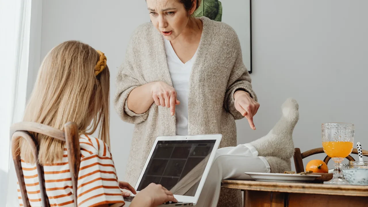 Ergenlik sancısı mı, sosyal tehdit mi? Beyhan Budak'tan aileleri kurtaracak sızıntı uyarısı