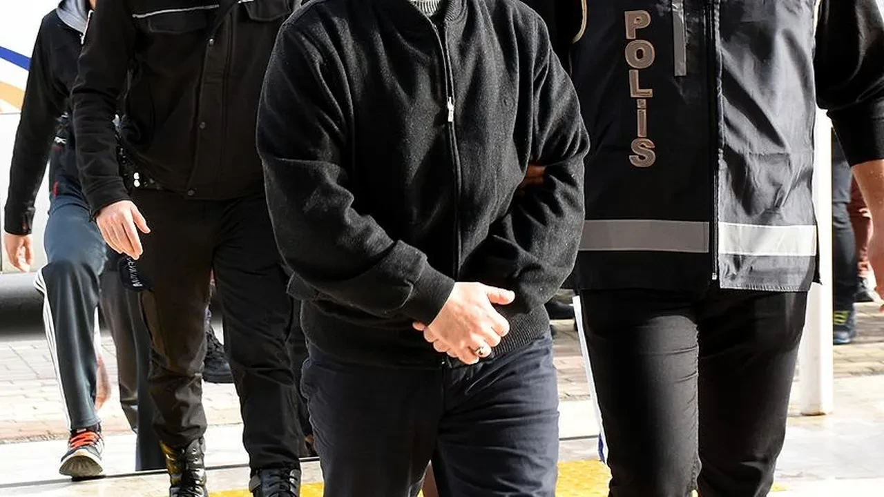 FETÖ'ye 9 ilde eş zamanlı operasyon: 43 şüpheli gözaltında