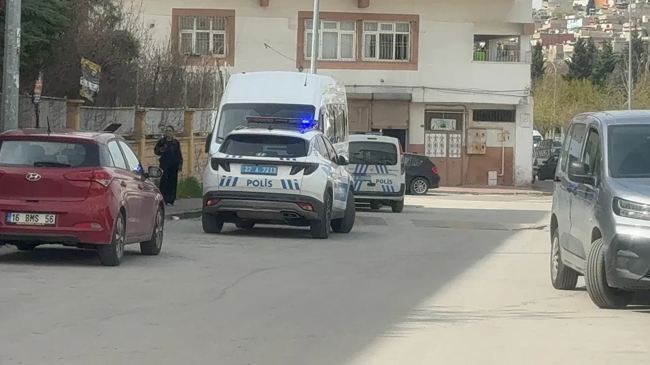 Gaziantep'te lise önünde saldırı paniği! Kimliği belirsiz 4 şüpheli öğrencilere kurusıkıyla ateş açtı